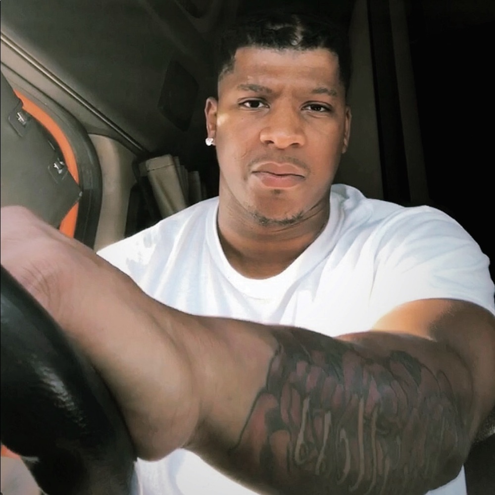 Meet your Posher, Derrick